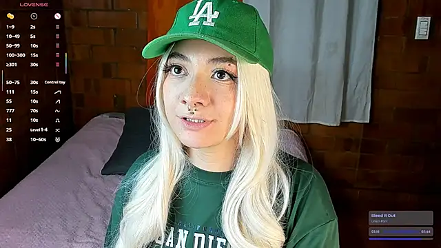 Snapshot of Annycolin_ chatting on January 24, 2025, 11:45 pm Annycolin online show from January 24, 2025, 11:45 pm