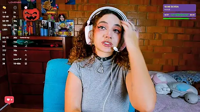 Snapshot of Annycolin_ chatting on October 17, 2025, 12:14 am Annycolin online show from October 17, 2025, 12:14 am