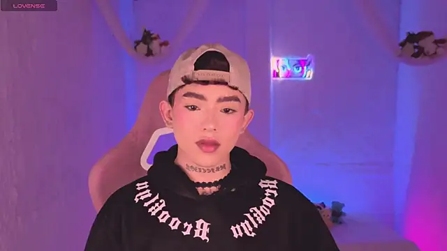 Evan Hunter online show from November 10, 2025, 11:37 am