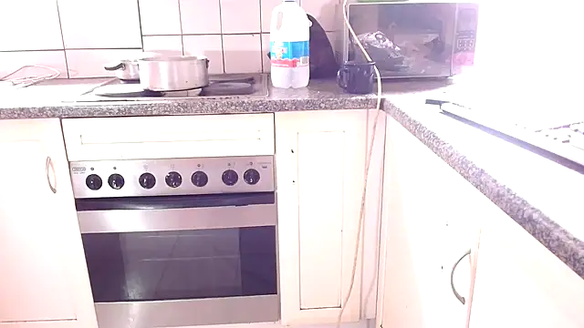 omalicha98 online show from October 17, 2025, 6:39 am