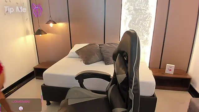 lilly ass  online show from October 13, 2025, 12:18 pm