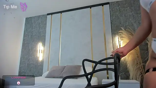 lilly ass  online show from November 15, 2025, 12:53 pm