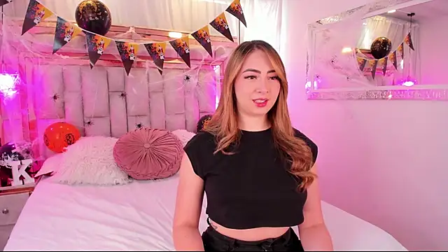 Katalina Evans online show from October 28, 2025, 12:04 pm