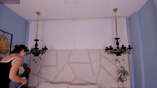 Aitana Hilton  online show from November 26, 2025, 11:54 am