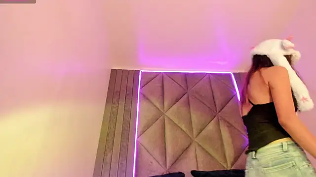 Snapshot of SabrinaSpell_ chatting on March 18, 2025, 6:06 pm SabrinaSpell online show from March 18, 2025, 6:06 pm