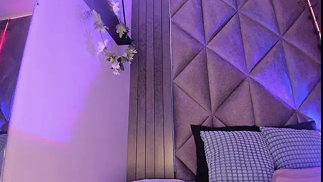 Snapshot of SabrinaSpell_ chatting on October 19, 2025, 11:57 am SabrinaSpell online show from October 19, 2025, 11:57 am