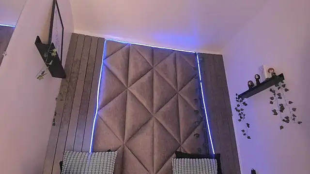 Snapshot of SabrinaSpell_ chatting on November 7, 2025, 11:37 am SabrinaSpell online show from November 7, 2025, 11:37 am