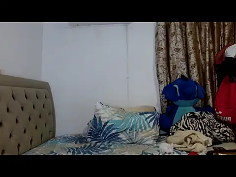 sweethoneytsx online show from February 25, 2026, 11:37 pm