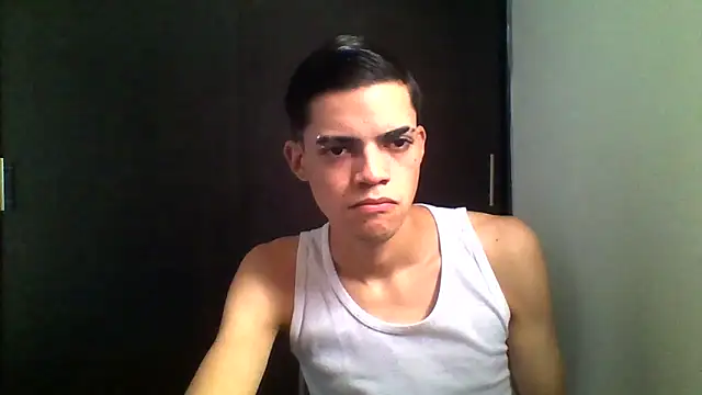 Snapshot of Latinos_2001 chatting on May 14, 2026, 2:36 pm Latinos 2001 online show from May 14, 2026, 2:36 pm