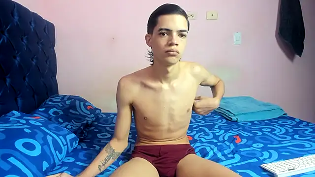 Snapshot of Latinos_2001 chatting on February 9, 2026, 2:59 pm Latinos 2001 online show from February 9, 2026, 2:59 pm