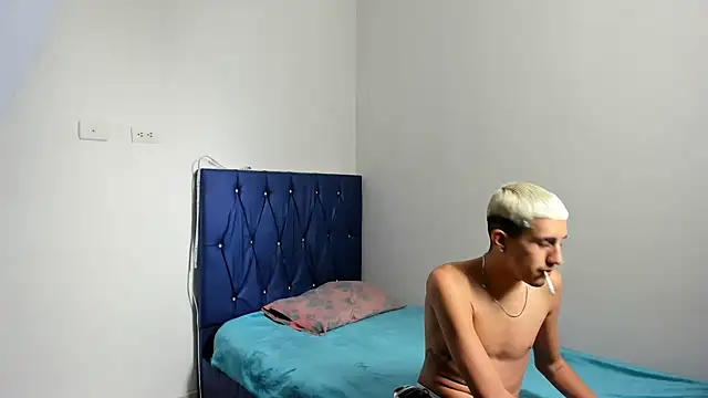 Latinos 2001 online show from March 20, 2025, 4:31 pm