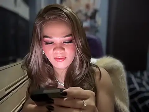 Snapshot of SophiaCourthaway chatting on October 14, 2025, 4:29 pm SophiaCourthaway online show from October 14, 2025, 4:29 pm