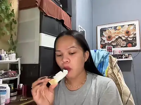 Snapshot of SophiaCourthaway chatting on December 17, 2025, 9:47 am SophiaCourthaway online show from December 17, 2025, 9:47 am