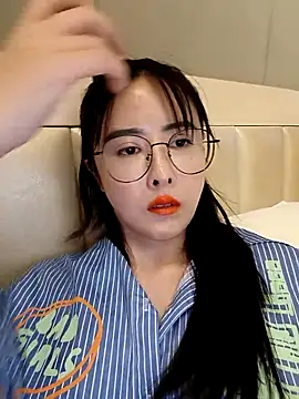 lilandi0521 online show from March 21, 2025, 5:21 am