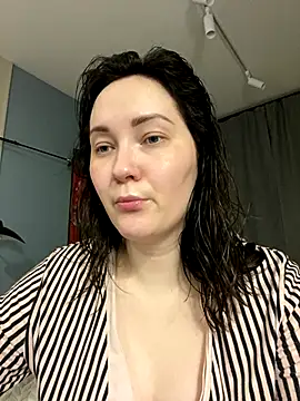 Kiss My Body online show from December 5, 2025, 6:28 pm