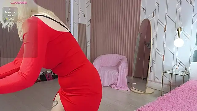 Snapshot of Eva__Summer chatting on October 13, 2025, 4:14 am Eva Summer online show from October 13, 2025, 4:14 am