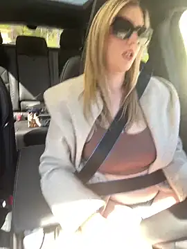 Snapshot of Megan_off chatting on March 17, 2025, 12:25 pm Megan off online show from March 17, 2025, 12:25 pm