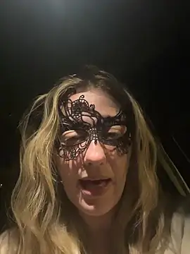 Snapshot of Megan_off chatting on March 13, 2025, 11:59 pm Megan off online show from March 13, 2025, 11:59 pm