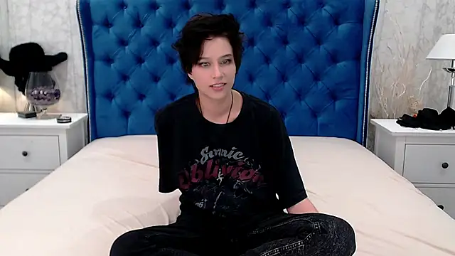 via mayer  online show from October 21, 2025, 8:47 am