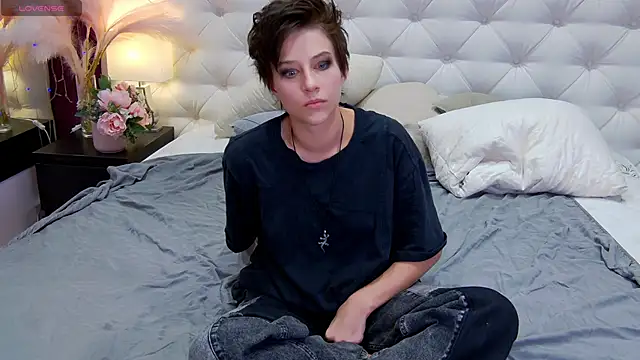 via mayer  online show from September 30, 2025, 1:00 am