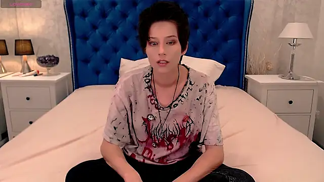 via mayer  online show from October 6, 2025, 8:53 pm