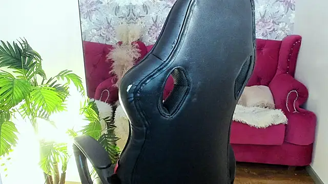 via mayer  online show from March 19, 2025, 6:01 pm