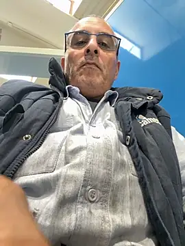 Snapshot of sempreilmio2 chatting on September 30, 2025, 10:43 am sempreilmio2 online show from September 30, 2025, 10:43 am