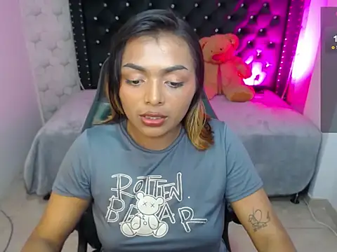 Snapshot of madelein_m chatting on February 21, 2025, 1:44 am madelein m online show from February 21, 2025, 1:44 am