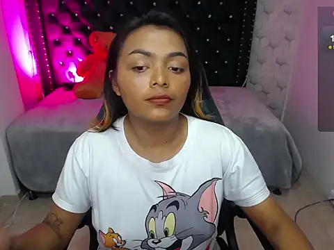 Snapshot of madelein_m chatting on February 21, 2025, 7:43 pm madelein m online show from February 21, 2025, 7:43 pm