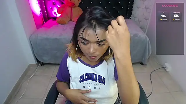 Snapshot of madelein_m chatting on February 25, 2025, 12:27 pm madelein m online show from February 25, 2025, 12:27 pm