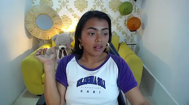 Snapshot of madelein_m chatting on March 1, 2025, 1:32 am madelein m online show from March 1, 2025, 1:32 am