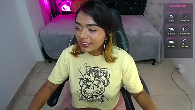 Snapshot of madelein_m chatting on February 26, 2025, 10:26 pm madelein m online show from February 26, 2025, 10:26 pm