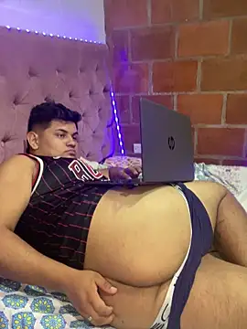 HOT BOY 18  online show from January 15, 2025, 6:01 am