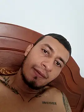 Snapshot of DrakeVega chatting on January 22, 2025, 7:56 pm DrakeVega online show from January 22, 2025, 7:56 pm
