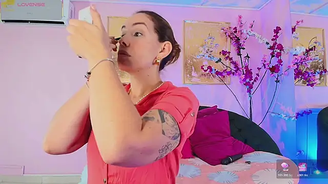 scarlette69 online show from February 10, 2026, 8:08 pm