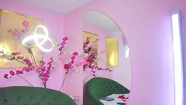 Snapshot of scarlette69 chatting on November 7, 2025, 7:40 pm scarlette69 online show from November 7, 2025, 7:40 pm