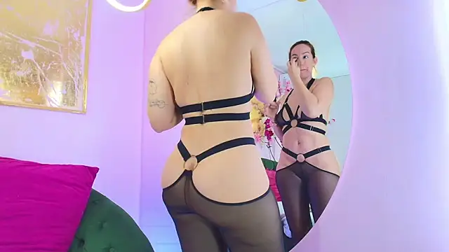 Snapshot of scarlette69 chatting on October 14, 2025, 8:20 pm scarlette69 online show from October 14, 2025, 8:20 pm