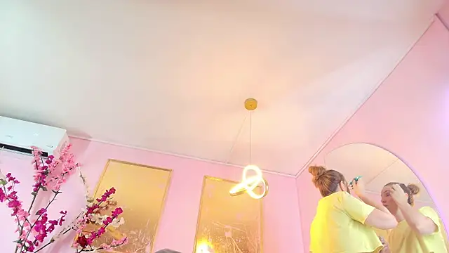 Snapshot of scarlette69 chatting on October 8, 2025, 7:36 pm scarlette69 online show from October 8, 2025, 7:36 pm