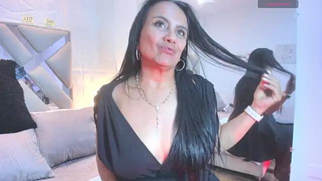 raquell moore online show from September 23, 2025, 11:45 pm