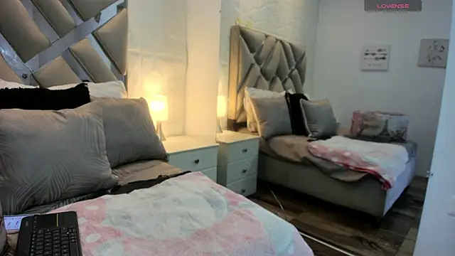 raquell moore online show from October 8, 2025, 1:07 am