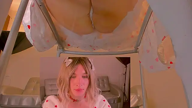 foxy jpg online show from February 10, 2025, 11:45 pm