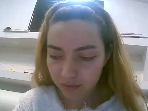 VittoriaTaylor online show from March 26, 2026, 11:30 am