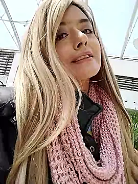 monicavictoria1301 online show from May 12, 2026, 1:06 pm