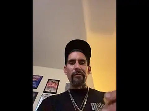 hornycouple818 online show from November 1, 2025, 5:25 am