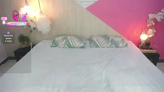 miss honey01 online show from October 30, 2025, 11:12 pm