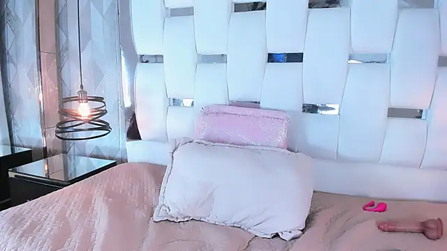 MedusaLee online show from January 19, 2025, 1:55 pm