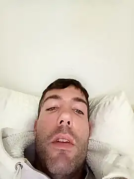 Snapshot of Yeray01 chatting on February 24, 2026, 8:21 pm Yeray01 online show from February 24, 2026, 8:21 pm