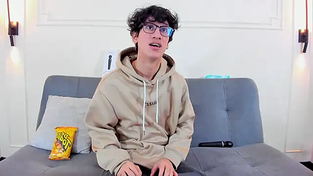 Snapshot of Cum_hunters chatting on February 1, 2026, 3:16 am Cum hunters online show from February 1, 2026, 3:16 am