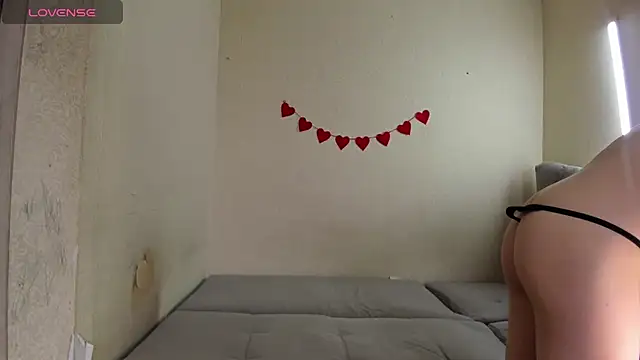Snapshot of Browni_Kiss chatting on May 17, 2026, 5:07 am Browni Kiss online show from May 17, 2026, 5:07 am