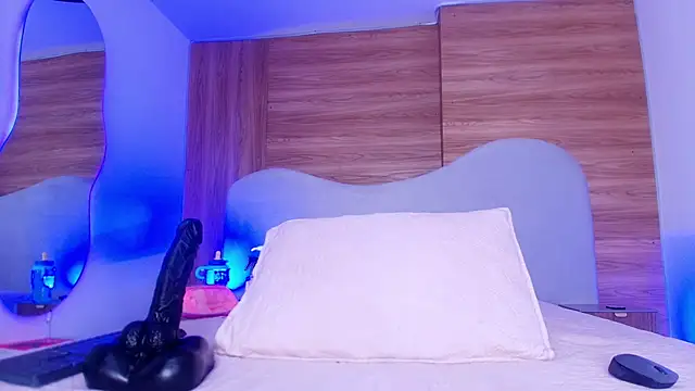 Auroraa miller online show from June 2, 2026, 3:06 am